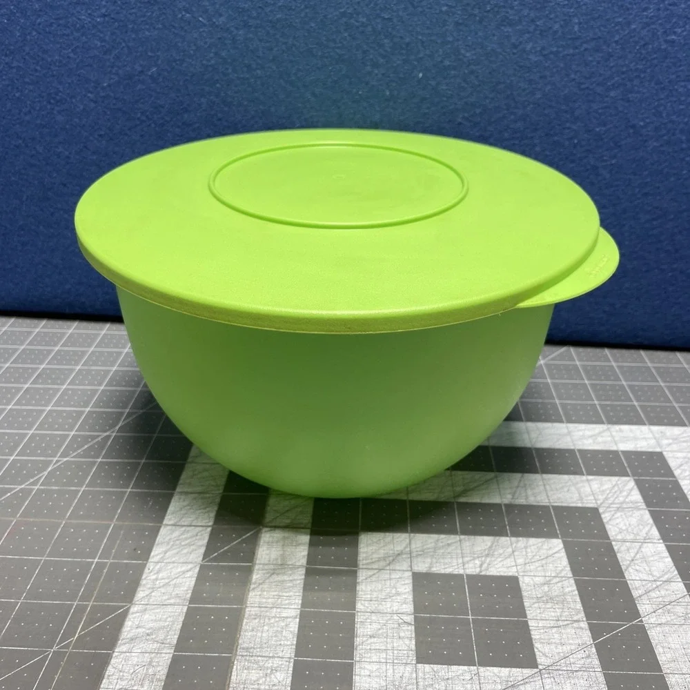 Tupperware Impressions Green Mixing Bowl 4.3 Liter  #3091C2 w/Lid 3092C-2‎